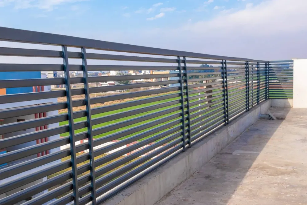Mise en place d'un garde-corps design en acier pour une terrasse à Montpellier