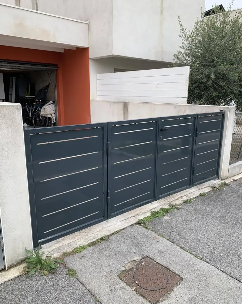 Pose d'un portail en accordéon sur mesure proche de Montpellier