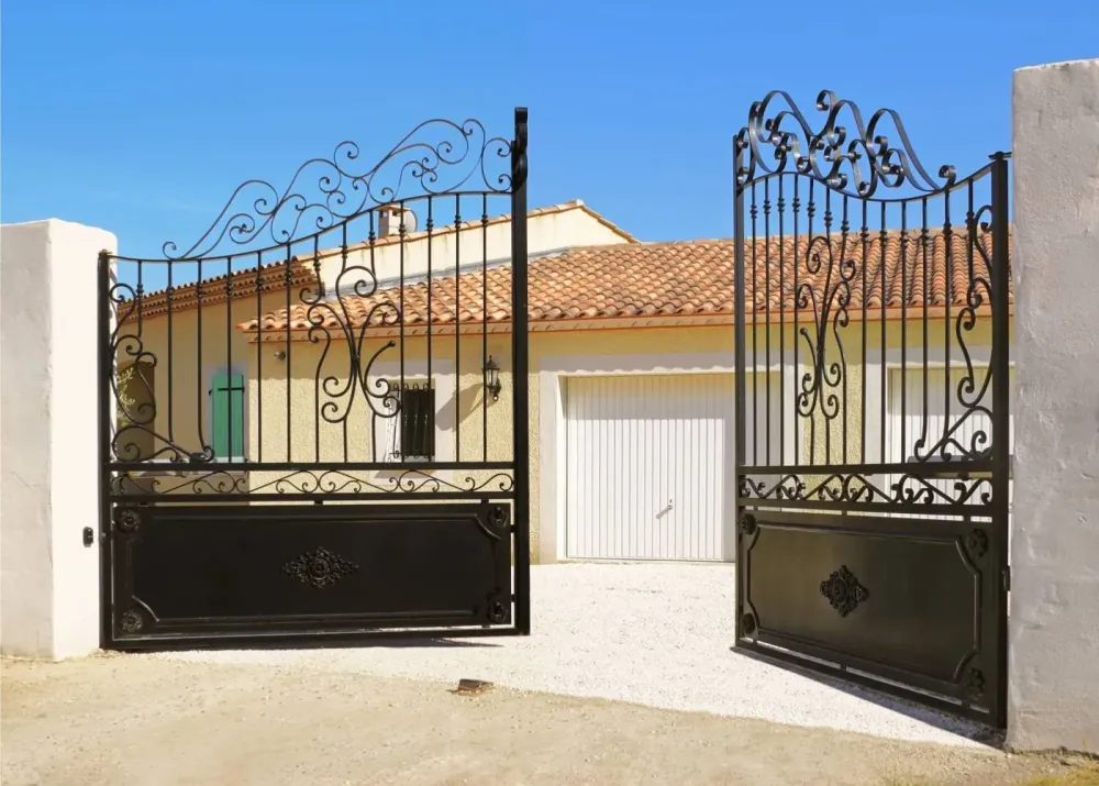 Création d’un portail battant sur mesure pour une villa à Nîmes