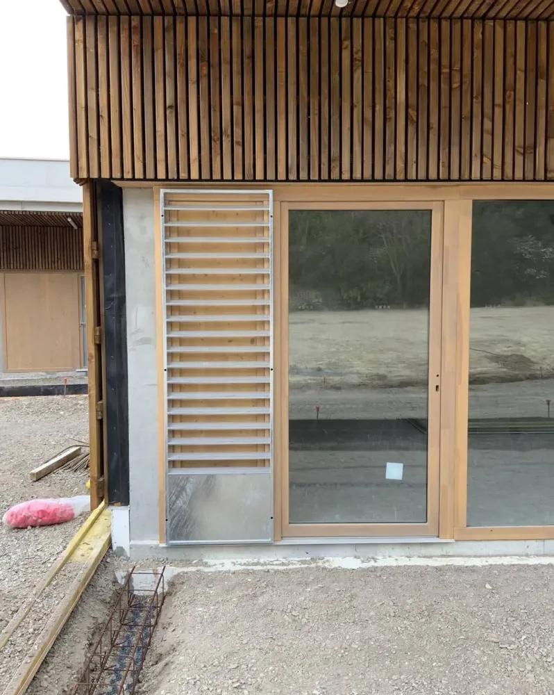 Réalisation et installation de brise-soleil en acier galvanisé à chaud à Béziers dans l'Hérault