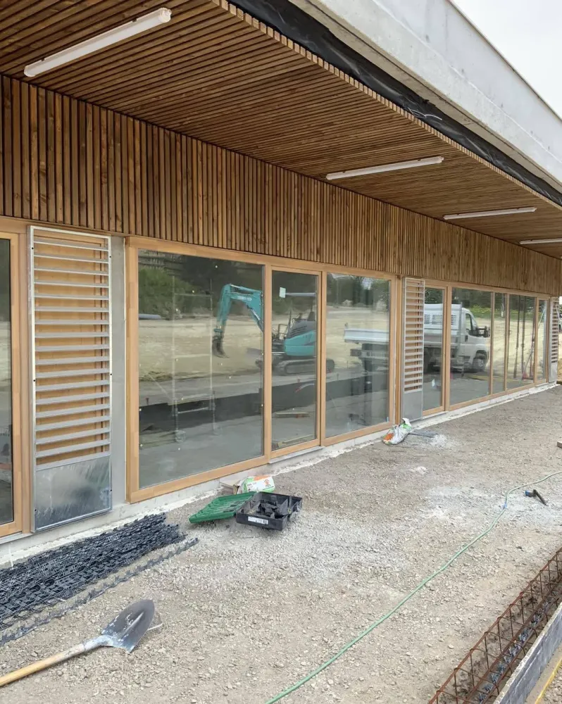Réalisation et installation de brise-soleil en acier